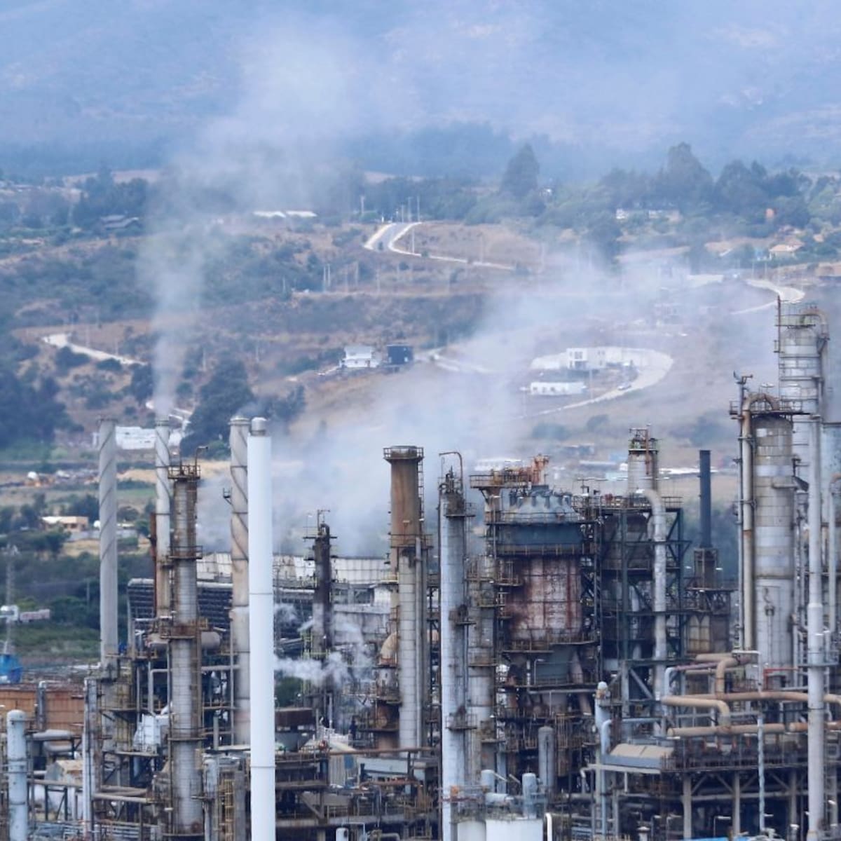 ENAP reconoce omisiones en reportes de emisiones de Refinería Aconcagua: detectaron excedencias de SO2 hasta 2024