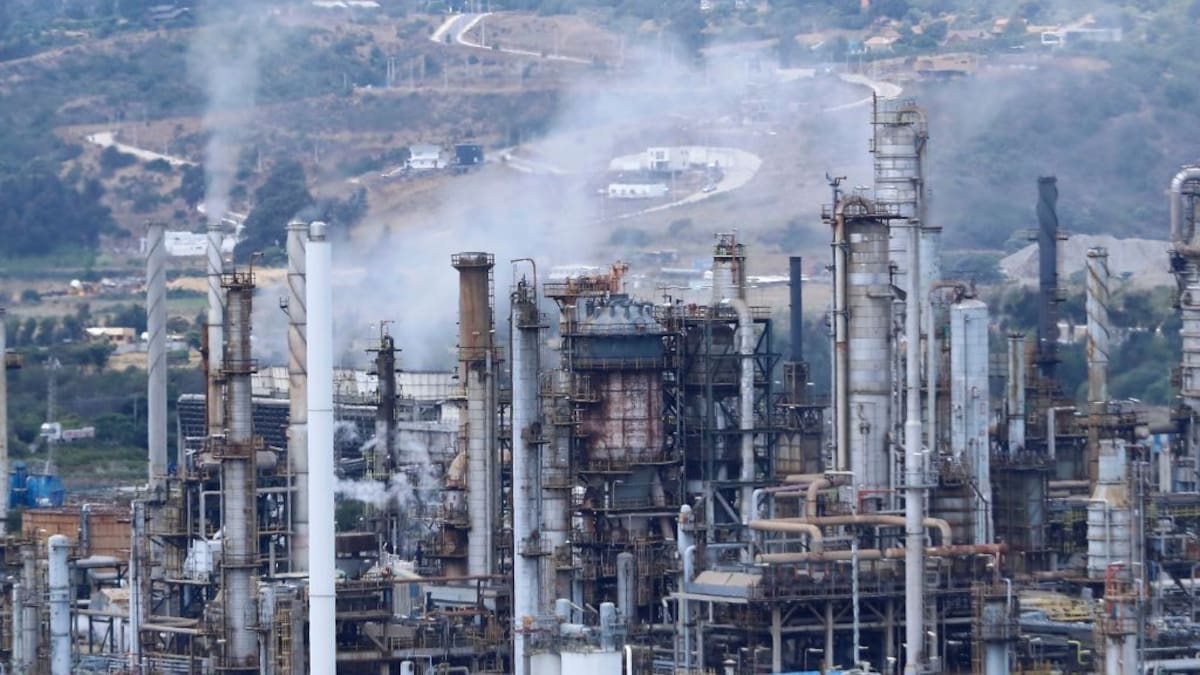 ENAP reconoce omisiones en reportes de emisiones de Refinería Aconcagua: detectaron excedencias de SO2 hasta 2024