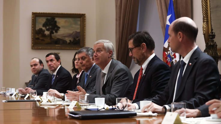 Caso niños haitianos escala a La Moneda: Presidente Kast lidera reunión con los tres poderes del Estado