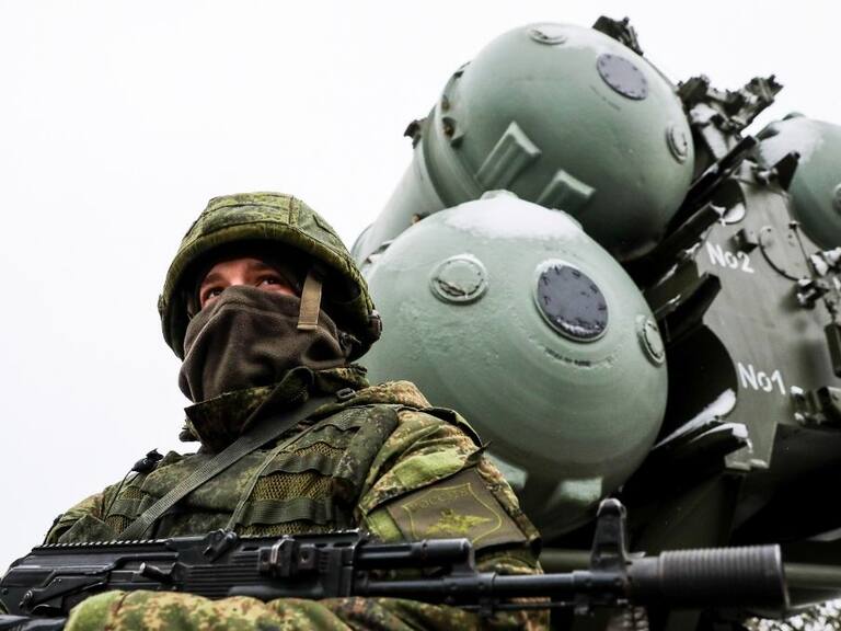 Ejército ruso atacó aeropuerto situado a 25 kilómetros del centro de Kiev, la capital de Ucrania