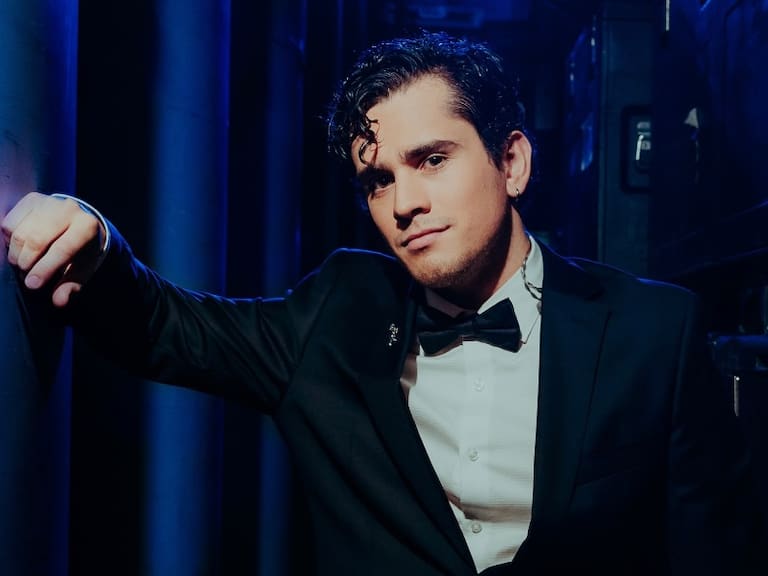 ¡Cantó cómo toda una estrella! Nico Ruiz deslumbró con su voz en la gran final de Miss Universo