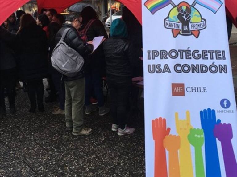 Multa a organizadores de actividad de difusión de test rápido de VIH por usar un toldo cuando llovía