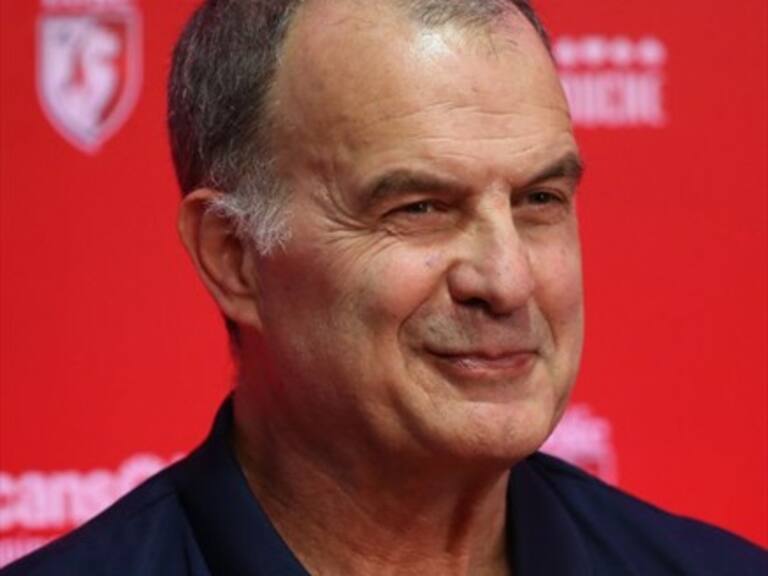 Bielsa fue presentado oficialmente en Lille: «Estamos aquí para hacer feliz al público»