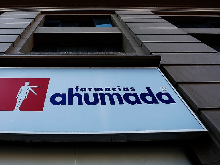Farmacias Ahumada es condenada a pagar cerca de $2.000 millones a consumidores por el caso colusión