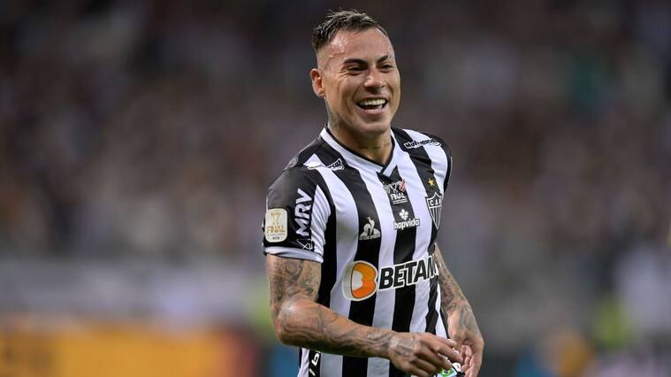 BELO HORIZONTE, BRAZIL - DECEMBER 12: Vargas of Atletico Mineiro celebrates after scoring the third goal of his team during the first leg match between Athletico Paranaense and Atletico Mineiro as part of Copa Do Brasil 2021 Finals at Mineirao Stadium on December 12, 2021 in Belo Horizonte, Brazil. (Photo by Pedro Vilela/Getty Images)