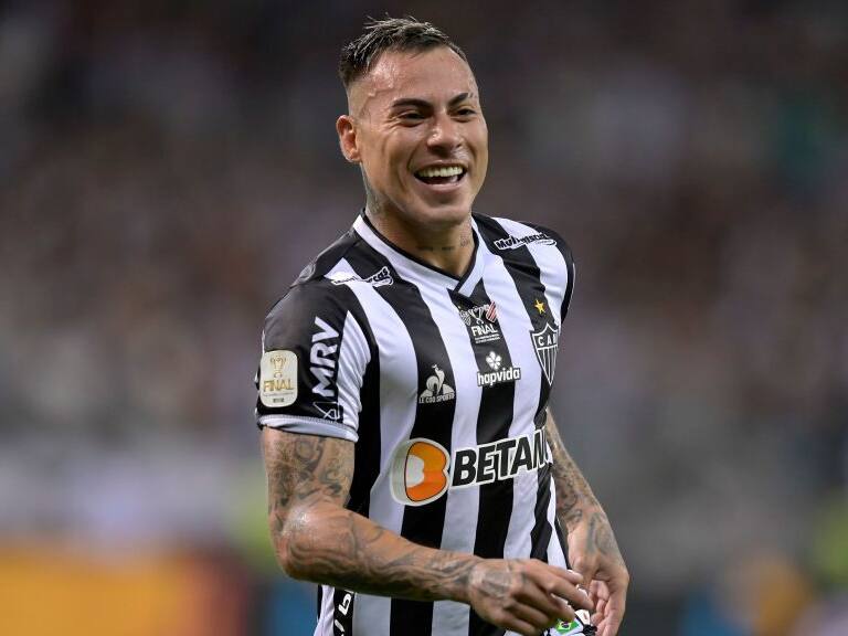 BELO HORIZONTE, BRAZIL - DECEMBER 12: Vargas of Atletico Mineiro celebrates after scoring the third goal of his team during the first leg match between Athletico Paranaense and Atletico Mineiro as part of Copa Do Brasil 2021 Finals at Mineirao Stadium on December 12, 2021 in Belo Horizonte, Brazil. (Photo by Pedro Vilela/Getty Images)