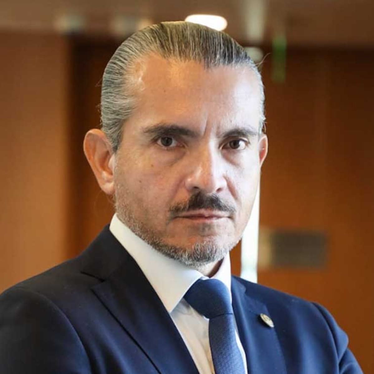 Fiscal Castro Bekios es sobreseído tras denuncia por supuesto maltrato laboral contra colega