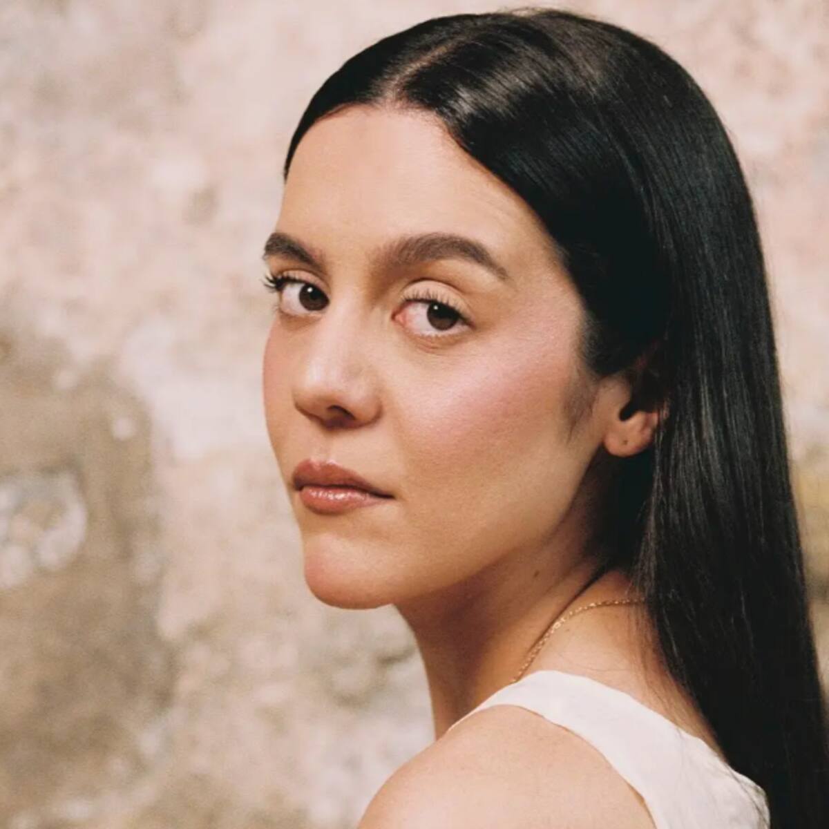 Con Violeta Parra como inspiración: premiada cantante española presentará su nuevo álbum en Santiago