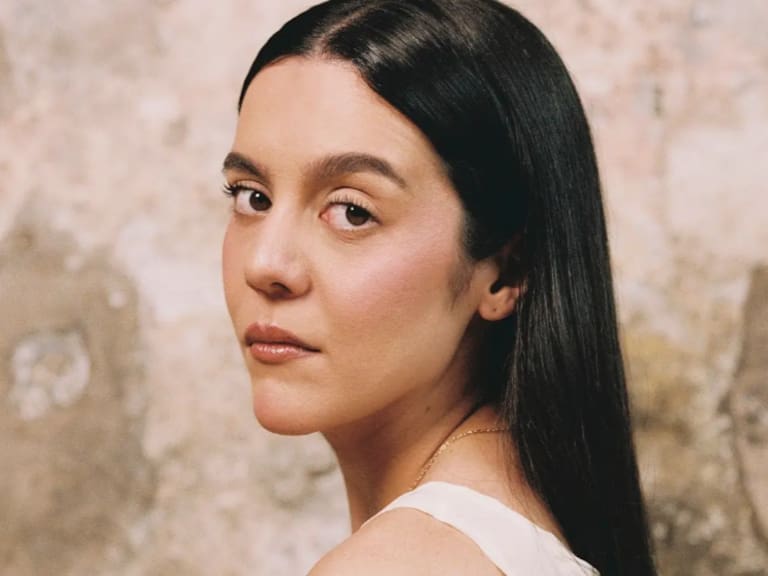 Con Violeta Parra como inspiración: premiada cantante española presentará su nuevo álbum en Santiago