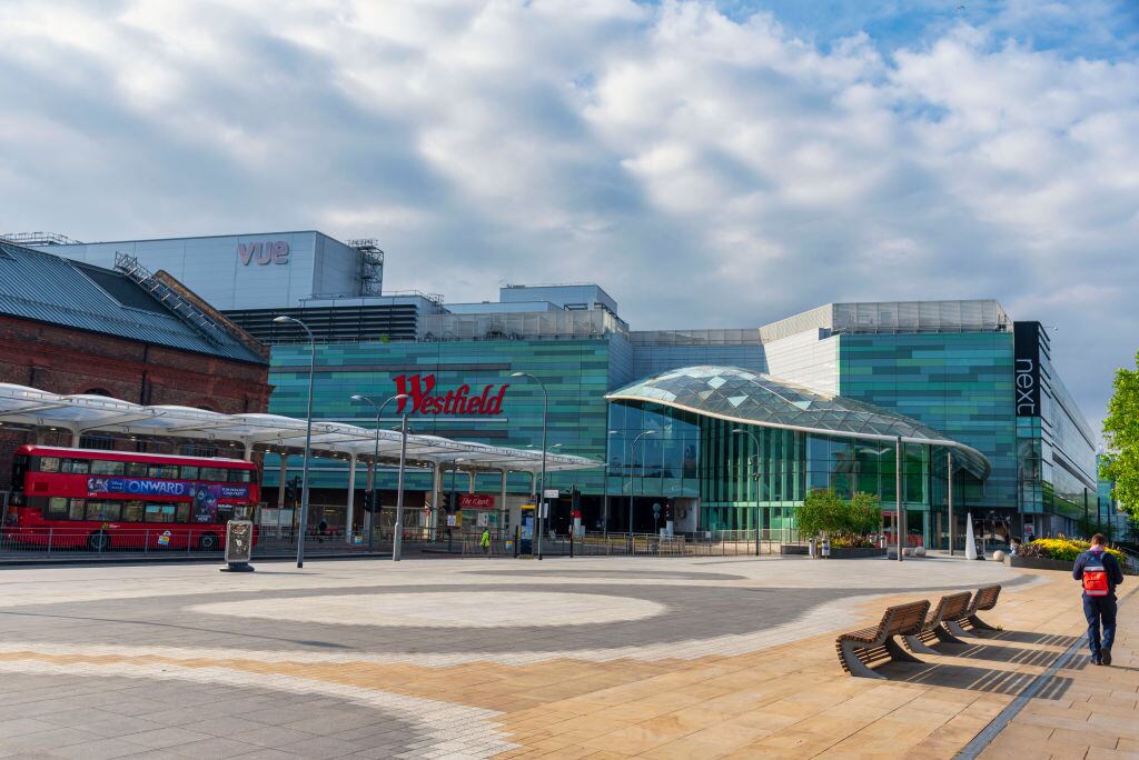 Un centro comercial sin público en Inglaterra