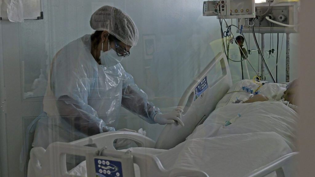 17 de Abril de 2021 / IQUIQUEAumento de pacientes graves por Covid-19 provoca una saturación en uso de camas en la Unidad de Cuidados Intensivos (UCI) del Hospital Dr. Ernesto Torres Galdames.
FOTO: CRISTIAN VIVERO BOORNES/AGENCIAUNO
