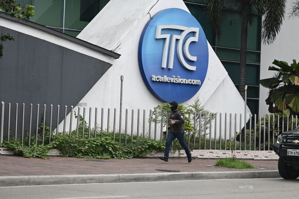 Quienes son ‘Los Tiguerones’: la banda criminal que secuestró a periodistas en un canal de TV de Ecuador