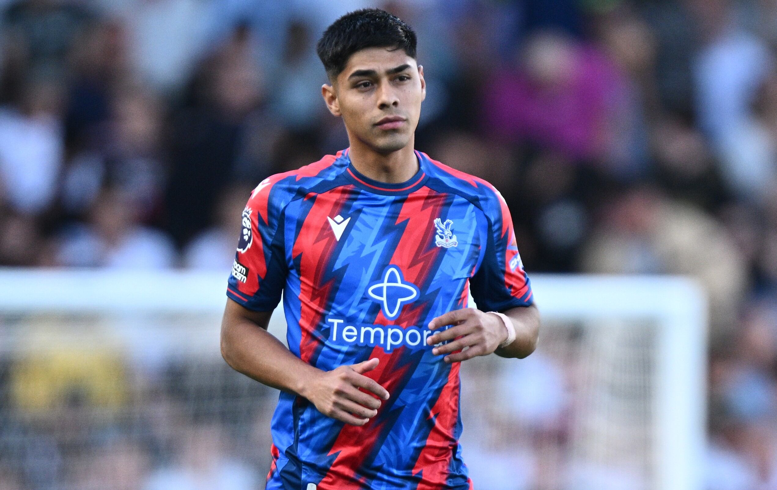 Darío Osorio en su debut con el Crystal Palace
