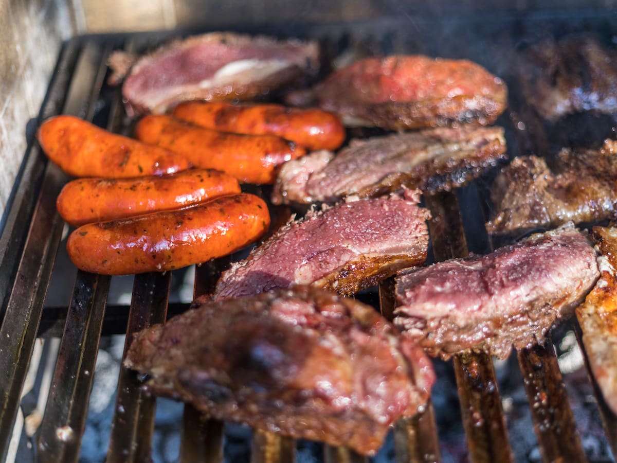 Menos de $4.000 por persona: cómo hacer un asado barato en Fiestas Patrias con poco presupuesto