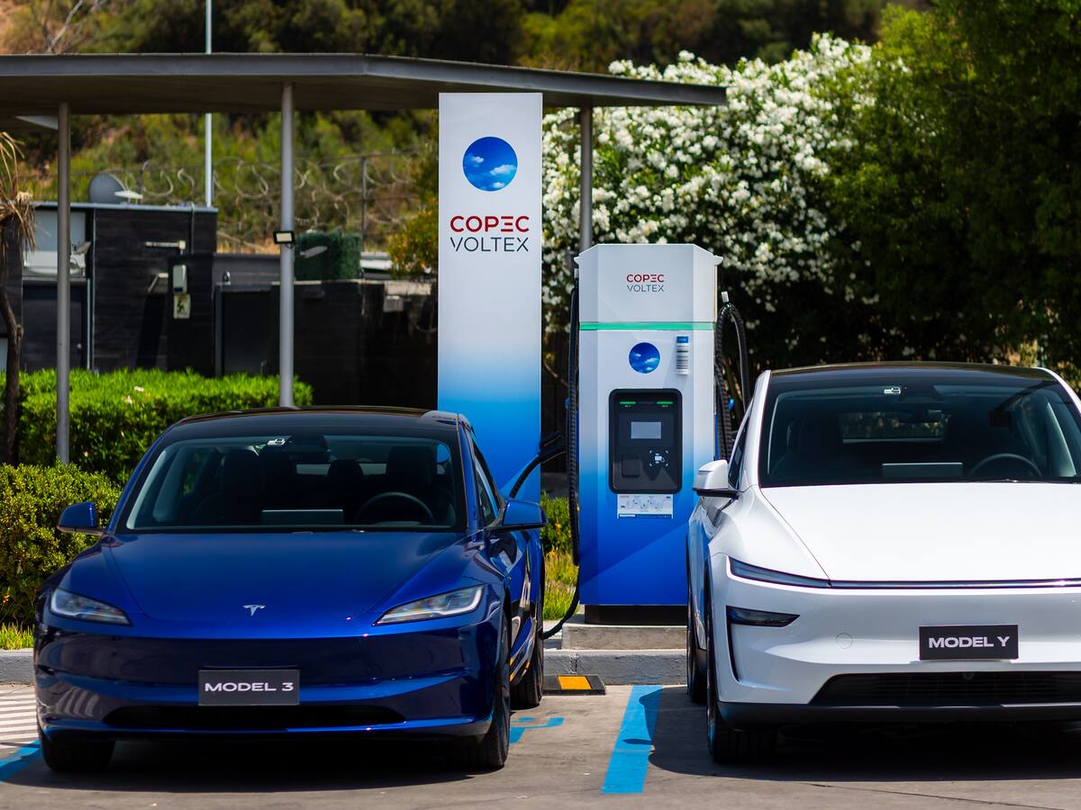 Copec y Tesla fortalecerán red de carga eléctrica en carreteras de Chile con Superchargers