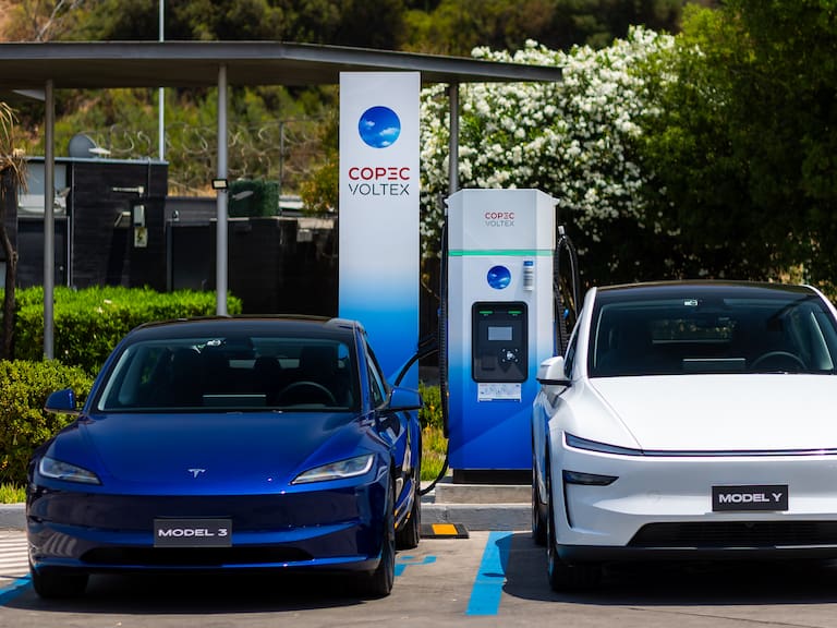 Copec y Tesla fortalecerán red de carga eléctrica en carreteras de Chile con Superchargers