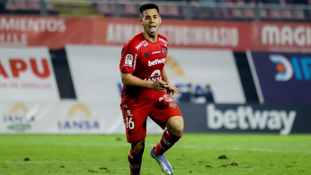 La UC habría convencido a Alexander Aravena para dejar Ñublense y volver a los cruzados
