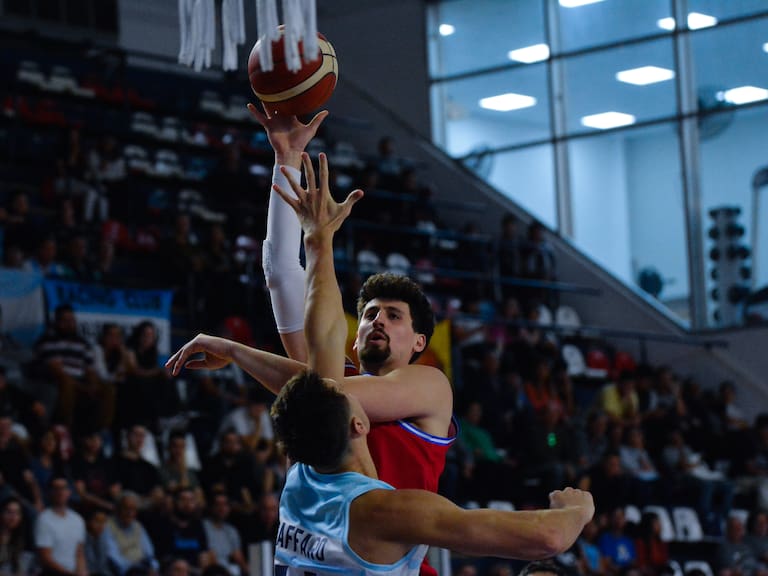 Nicolás Carvacho justifica su retiro parcial del básquetbol profesional: “Quiero seguir jugando y representando a Chile”