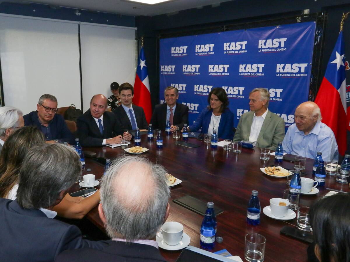Tras reunión con economistas de Matthei: equipo de Kast se abre a discutir propuesta de recorte fiscal de US$6.000 millones