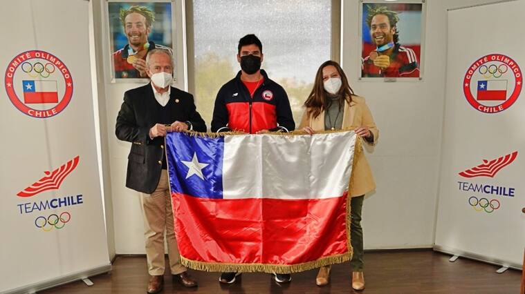 Rodrigo Rojas recibe la bandera con que liderará al Team Chile en los Juegos Bolivarianos 2022