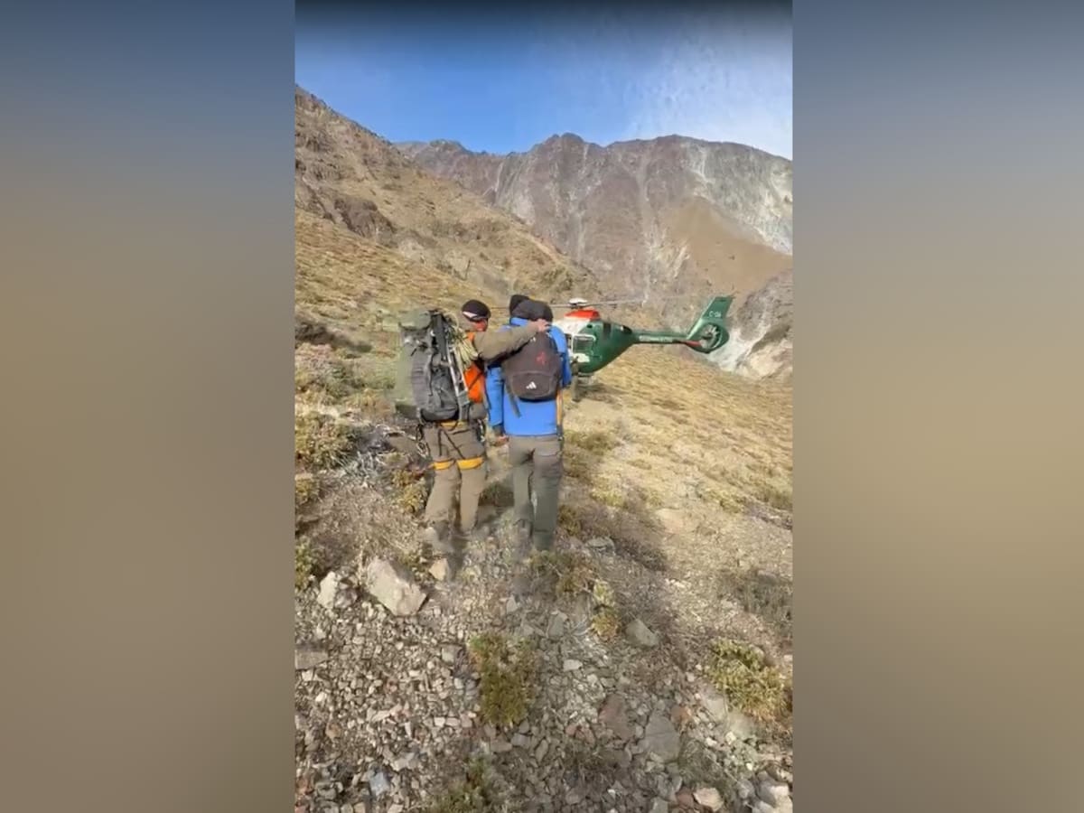 Entraron sin avisar y terminaron en un barranco: El cinematográfico rescate aéreo de dos jóvenes en Quebrada de Macul