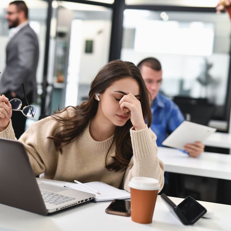 Cae la satisfacción laboral en Chile: solo el 44% de los trabajadores siente que prospera en su empleo