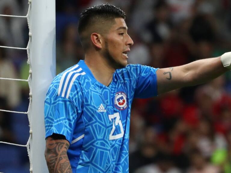 Brayan Cortés se ilusiona con ver a Claudio Bravo en el arco albo: "Como hincha me gustaría tenerlo en Colo Colo"