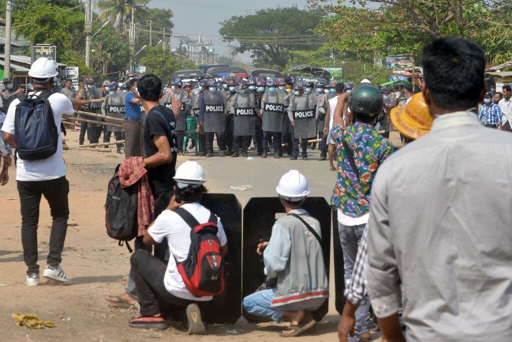 Las protestas ciudadanas son reprimidas por la policía en Myanmar