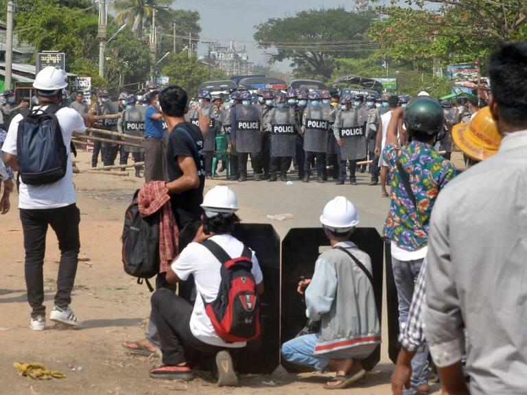 Las protestas ciudadanas son reprimidas por la policía en Myanmar