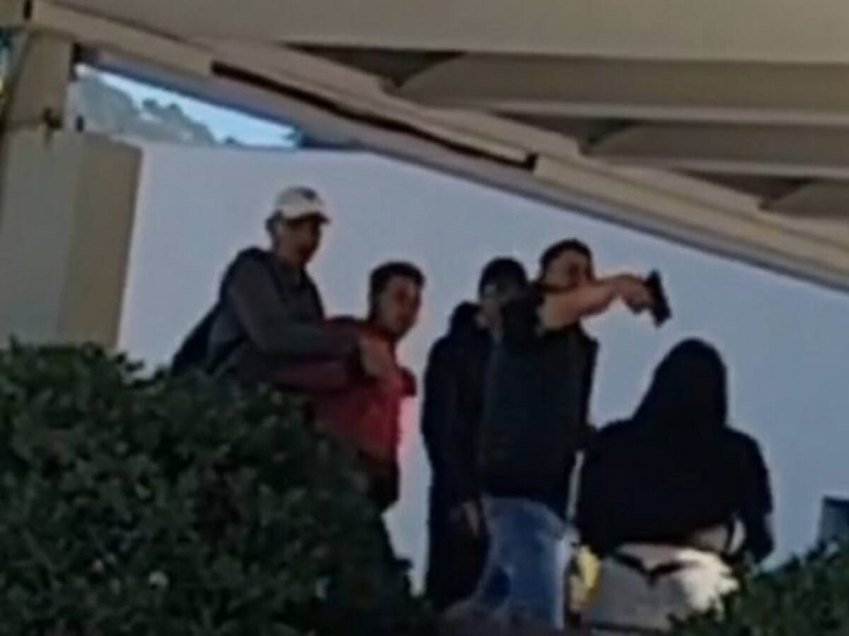 Captan a sujeto amenazando con un arma a mujer durante discusión en la Universidad de Concepción