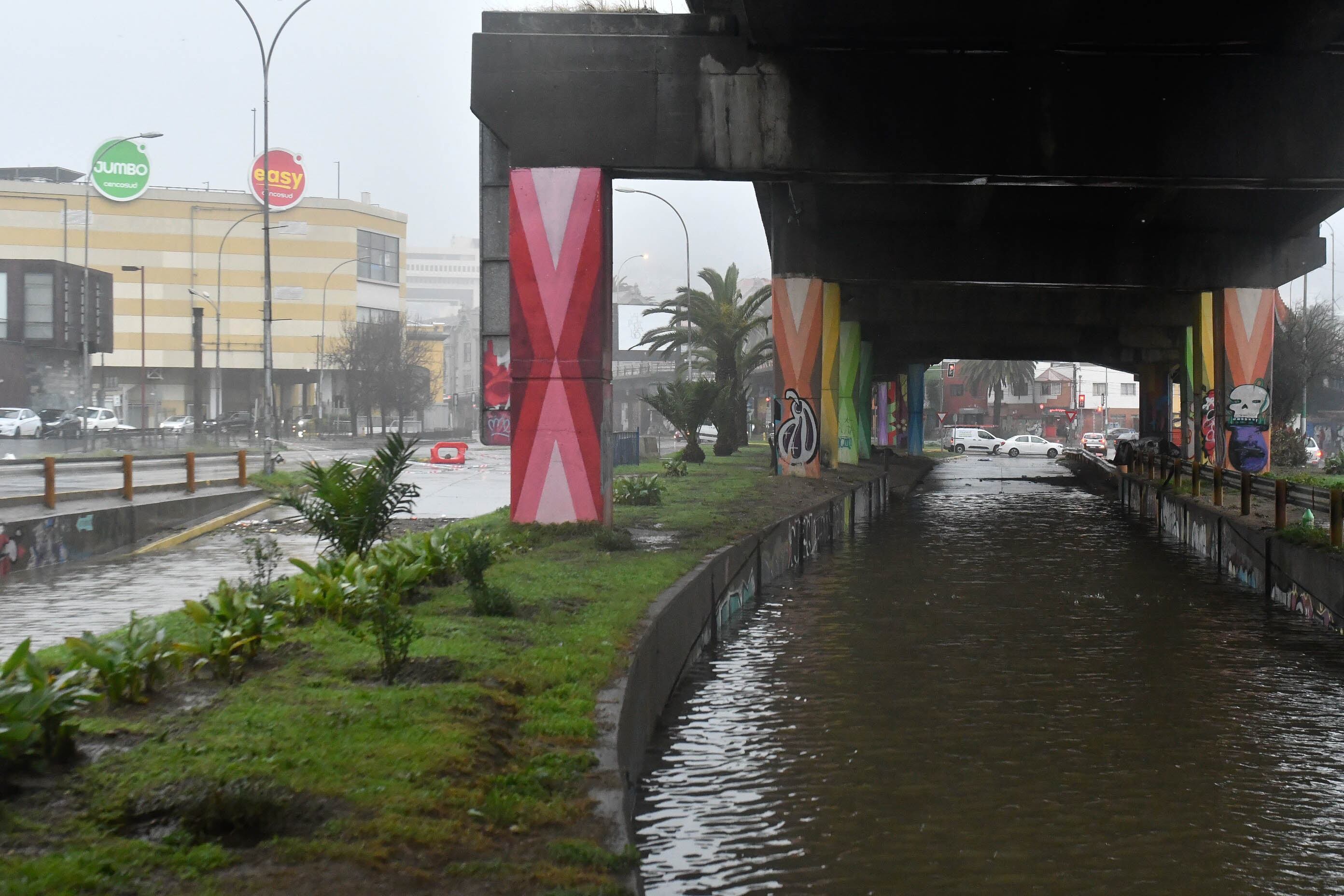 Decretan Alerta Roja para toda la Región de Valparaíso continental por grave avance del sistema frontal