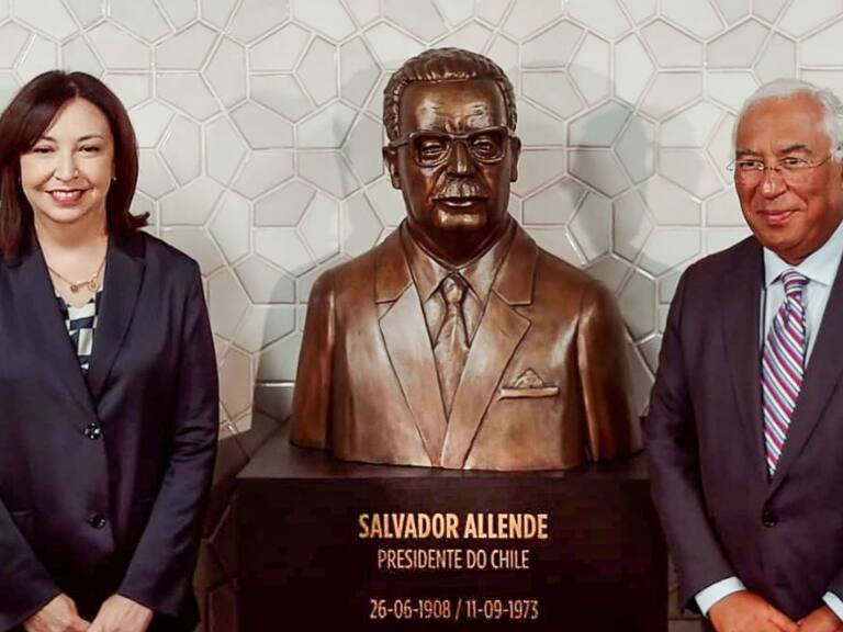 Inauguran busto en homenaje a Salvador Allende en Portugal a 50 años del golpe de Estado