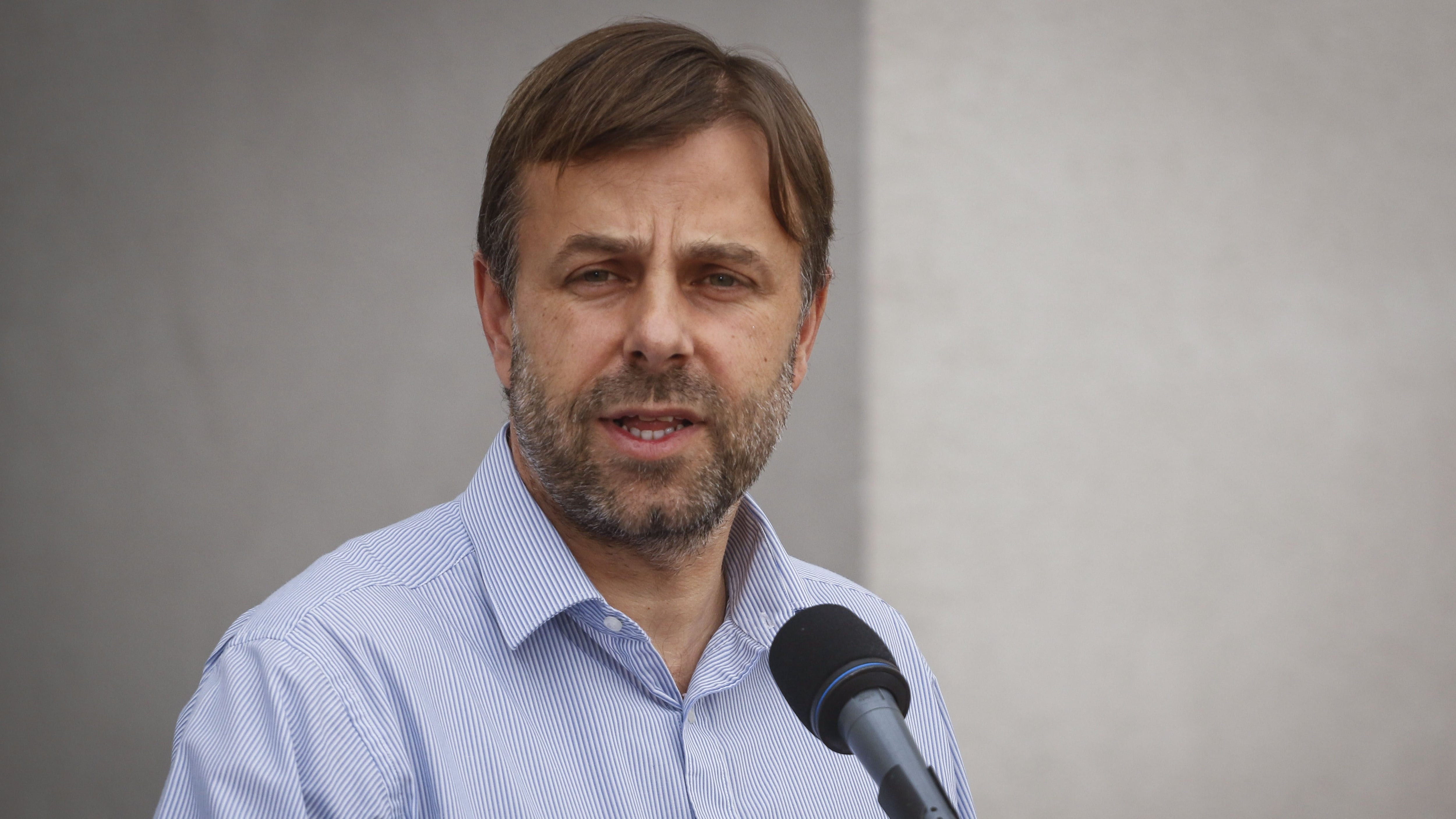 Tras denuncia de alcalde: revelan audios con amenazas a funcionarios de Puente Alto ante cierre de barberías