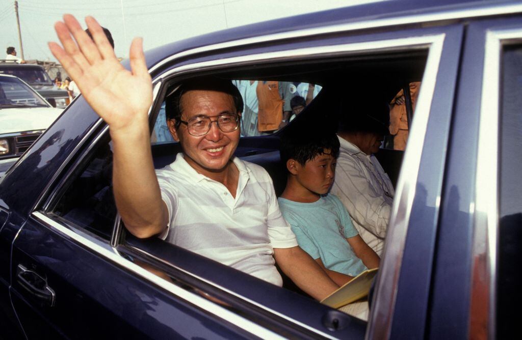 Alberto Fujimori durante el ciclo que gobernaba en un paseo por Perú