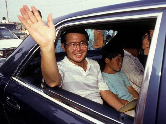 Alberto Fujimori durante el ciclo que gobernaba en un paseo por Perú