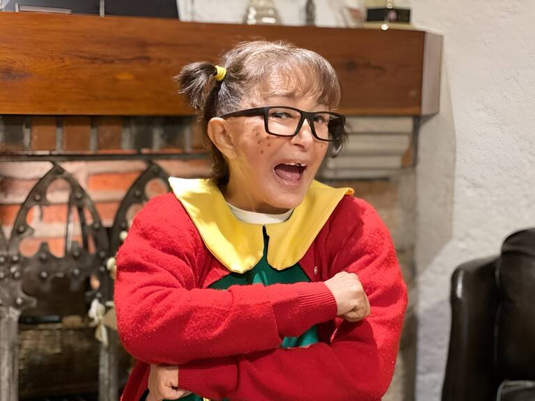 En pleno show de Mon Laferte: “La Chilindrina” protagoniza aparatosa caída a sus 78 años