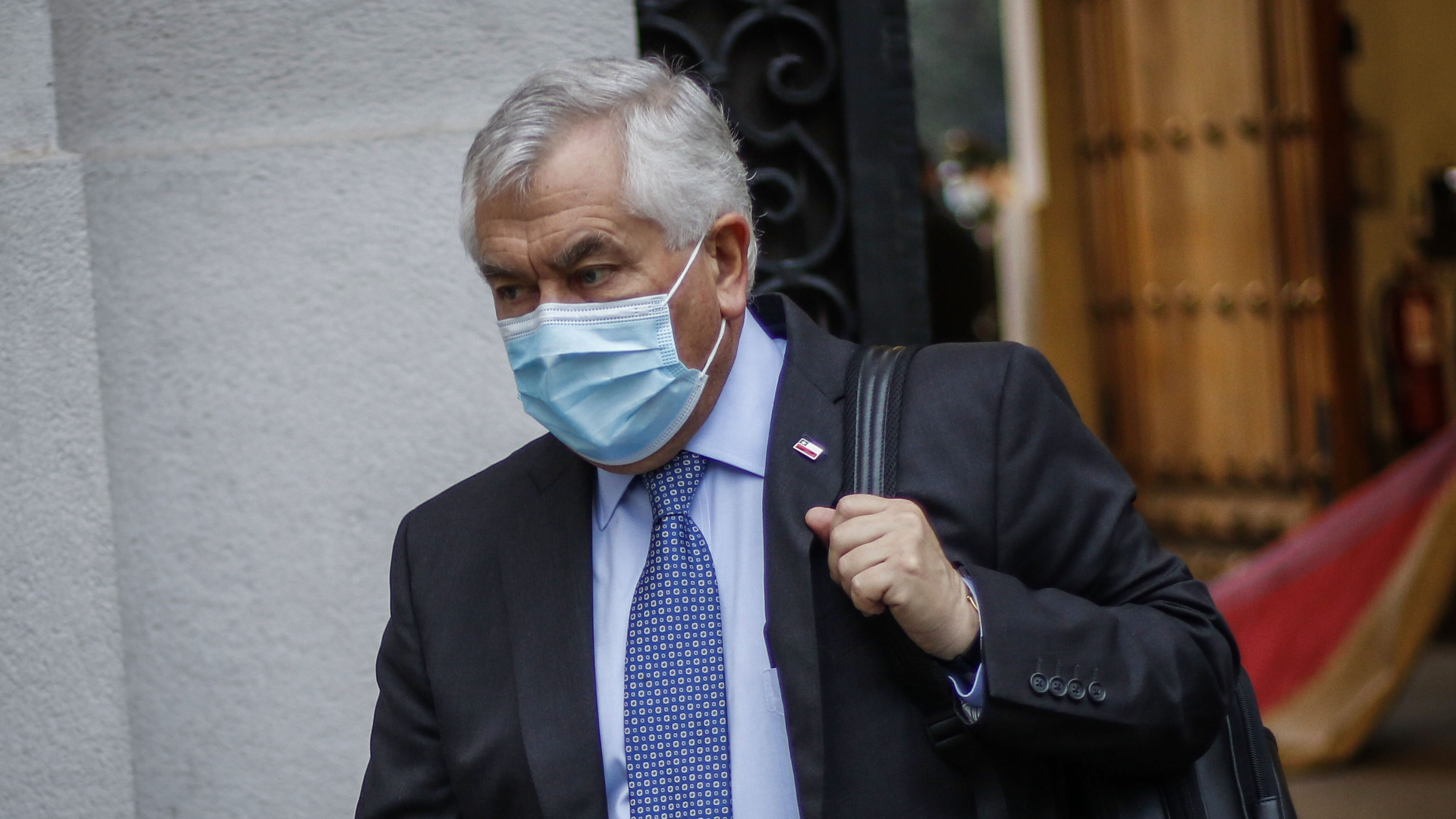 31 de mayo del 2021/SANTIAGOEl ministro de Salud, Enrique Paris, llega al Palacio de La Moneda, durante la renuncia del Colegio Médico de la mesa covid.
FOTO: SEBASTIAN BELTRAN GAETE/AGENCIAUNO