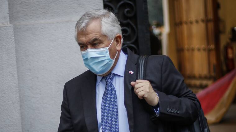 31 de mayo del 2021/SANTIAGOEl ministro de Salud, Enrique Paris, llega al Palacio de La Moneda, durante la renuncia del Colegio Médico de la mesa covid.
FOTO: SEBASTIAN BELTRAN GAETE/AGENCIAUNO