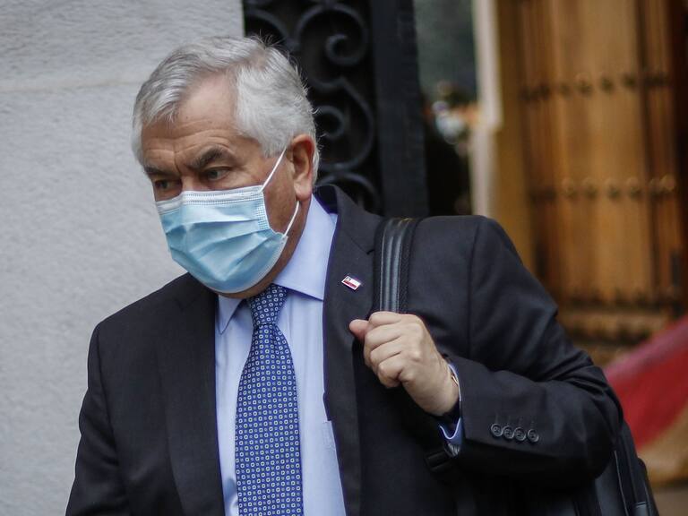 31 de mayo del 2021/SANTIAGOEl ministro de Salud, Enrique Paris, llega al Palacio de La Moneda, durante la renuncia del Colegio Médico de la mesa covid.
FOTO: SEBASTIAN BELTRAN GAETE/AGENCIAUNO
