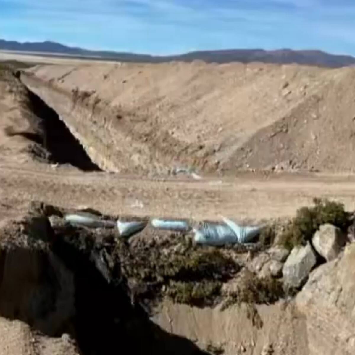 Descubren puente clandestino sobre la zanja de Colchane: Gobierno anuncia su demolición