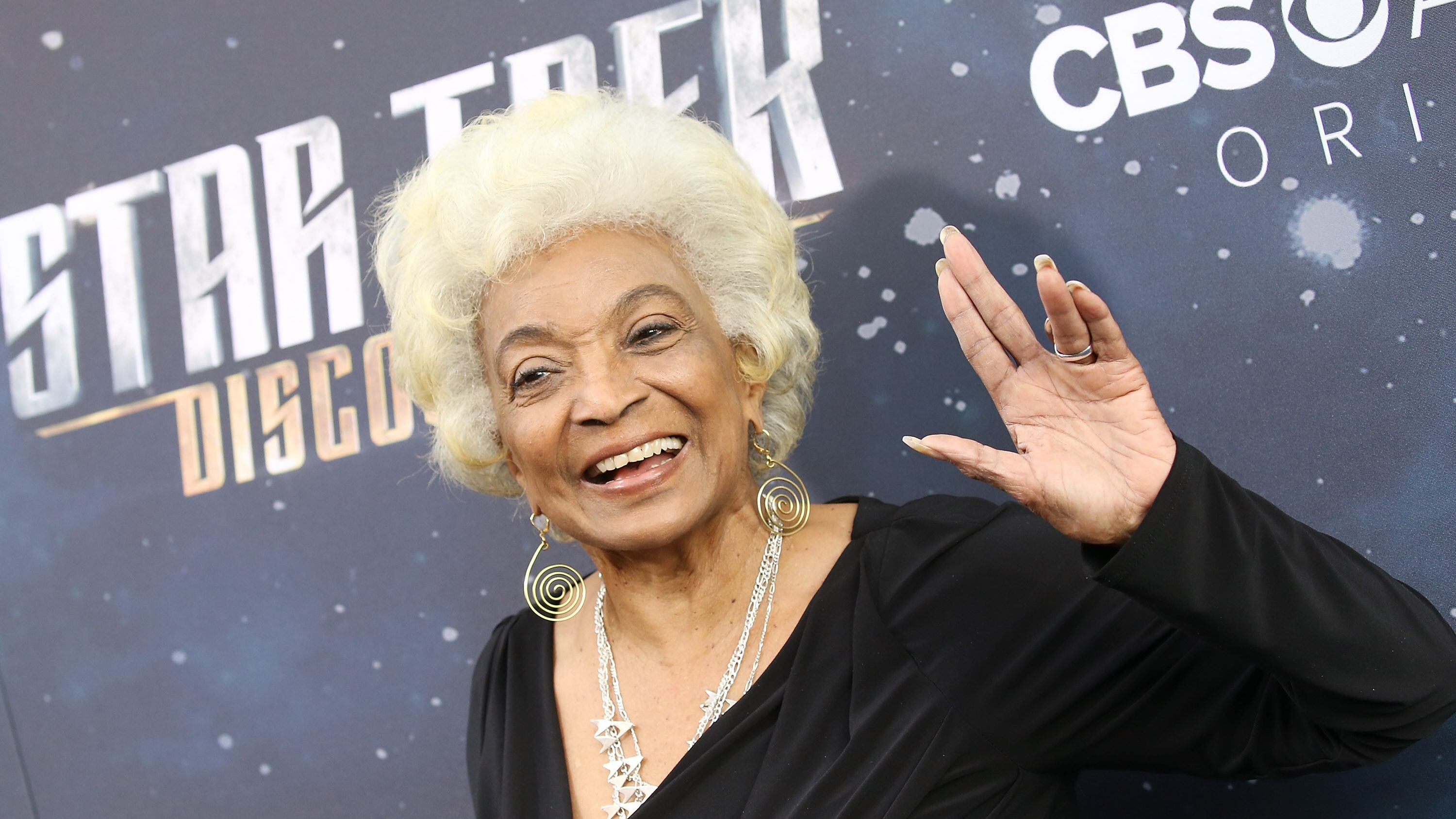 Muere Nichelle Nichols de Star Trek: Fue la primera actriz negra con un papel importante en horario estelar