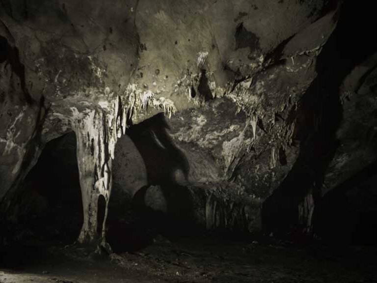 Viral en TikTok: un supuesto demonio arrastró a un hombre dentro de una cueva