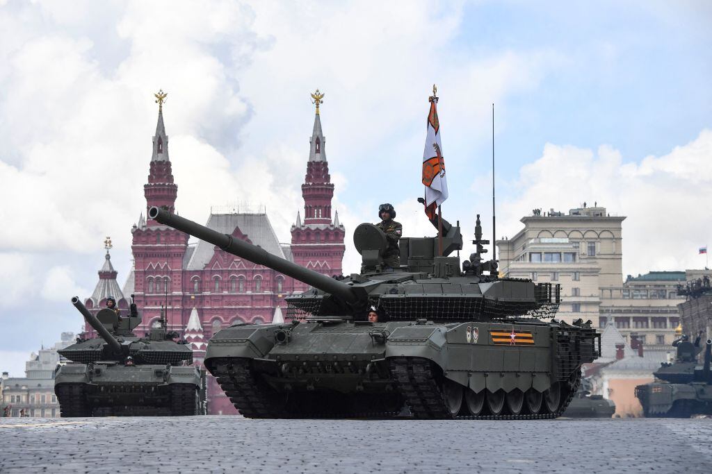 Los tanques rusos T-90M son parte del desfile del Día de la Victoria en Moscú