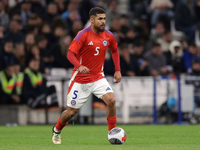 “Espero compartir mi experiencia con los más jóvenes”: Paulo Díaz descarta mayores problemas físicos, pero sigue entrenando aparte en La Roja