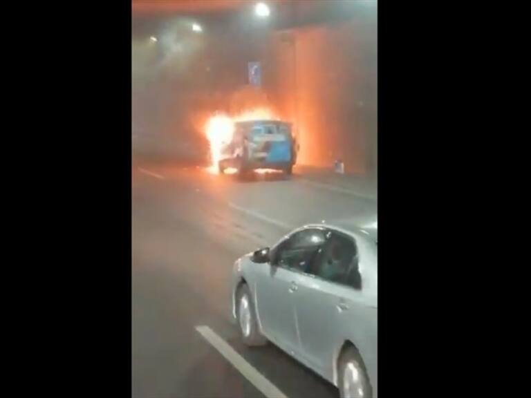 Incendio de vehículo provoca congestión alta en la Autopista Central