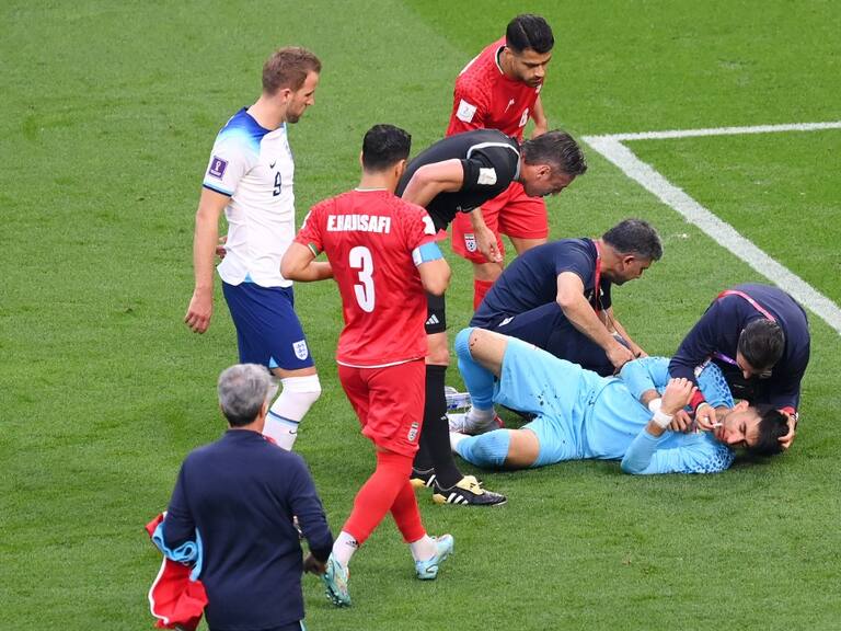 Irán marca un hito en el Mundial de Qatar al hacer seis cambios después del fuerte golpe que sufrió su arquero