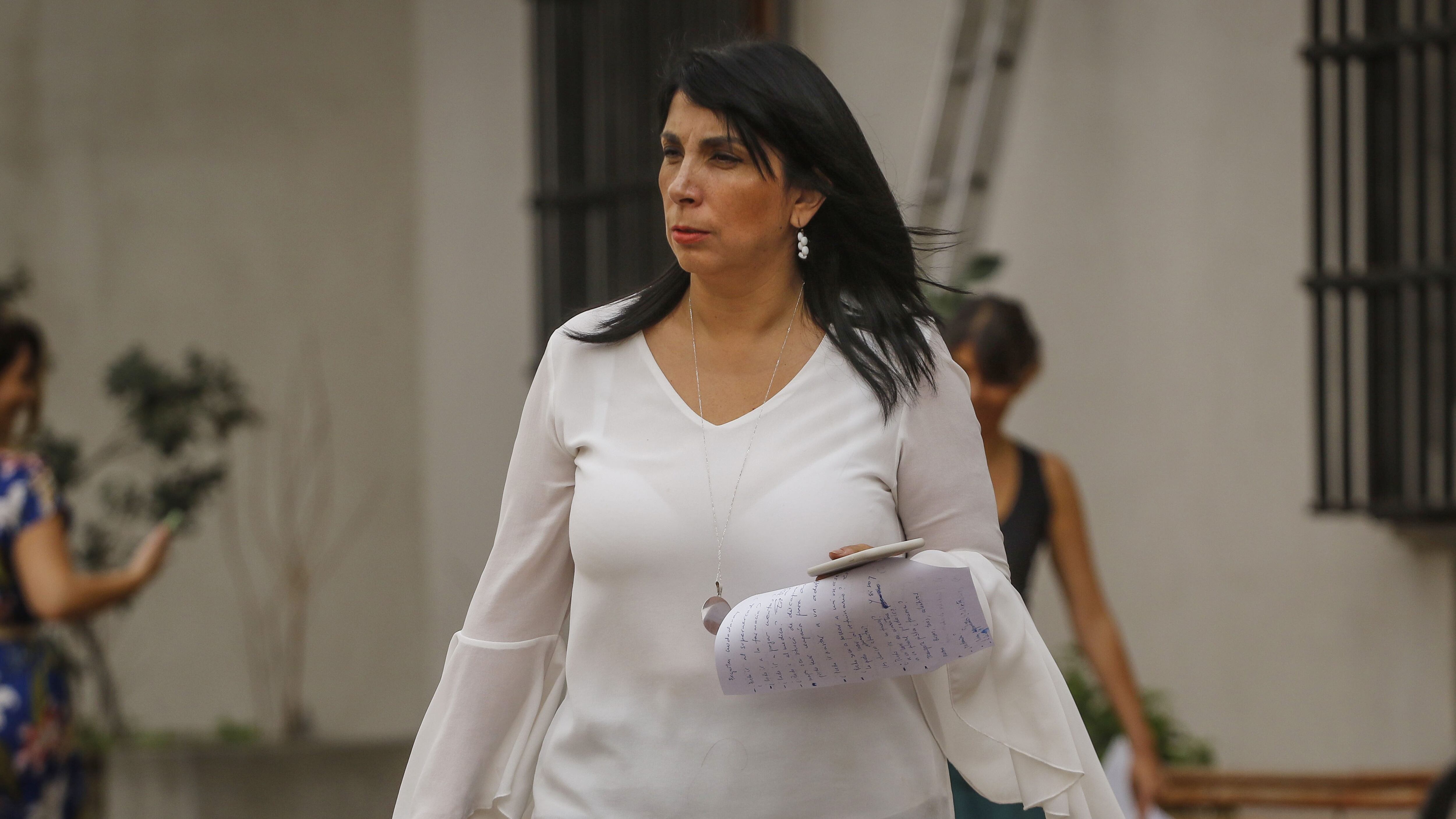 26 de marzo del 2020/SANTIAGOLa ministra Secretaria General de Gobierno, Karla Rubilar, se retira tras realizar un punto de prensa por circuito cerrado en el Palacio de La Moneda, para aclarar ciertas dudas sobre lo la cuarentena en 7 comunas de la capital.
FOTO: SEBASTIAN BELTRAN GAETE/AGENCIAUNO