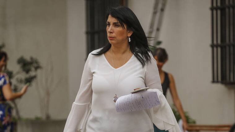 26 de marzo del 2020/SANTIAGOLa ministra Secretaria General de Gobierno, Karla Rubilar, se retira tras realizar un punto de prensa por circuito cerrado en el Palacio de La Moneda, para aclarar ciertas dudas sobre lo la cuarentena en 7 comunas de la capital.
FOTO: SEBASTIAN BELTRAN GAETE/AGENCIAUNO