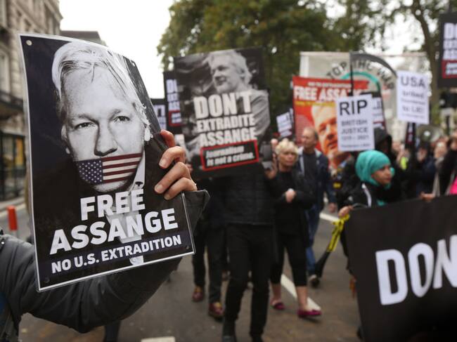 Protesta en Londres pidiendo la liberación del periodista Julian Assange