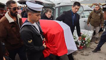 Funeral de suboficial mayor de Carabineros Sergio Arévalo: cuerpo llega a cementerio de Lebu